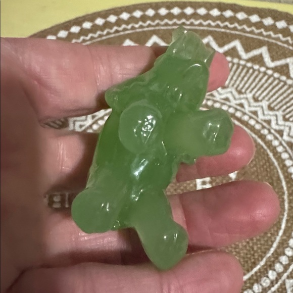 Green Glass Elephant Figurine - Picture 5 of 8